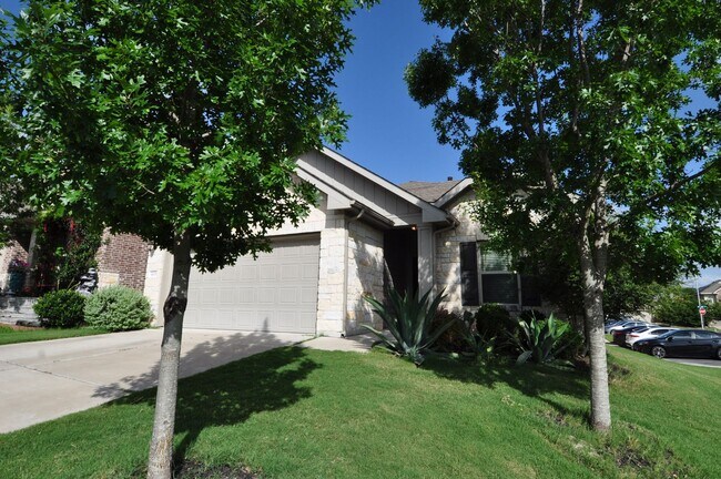 Building Photo - Washer Dryer and Refrigerator included - G...
