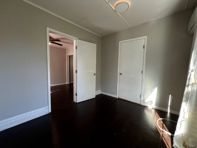 Building Photo - 408 W Howry Ave