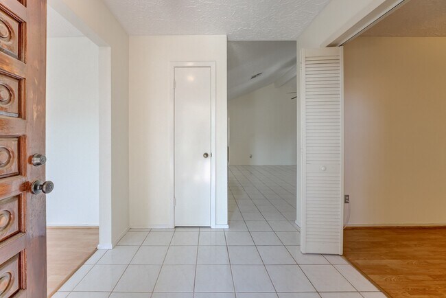 Building Photo - 9206 Beringwood Dr