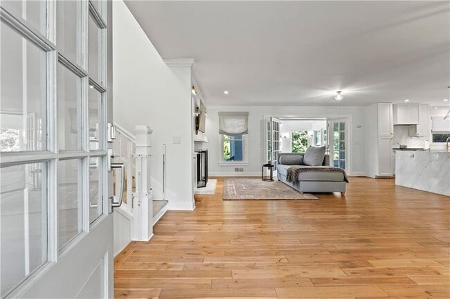 Building Photo - 4820 Powers Ferry Rd NW