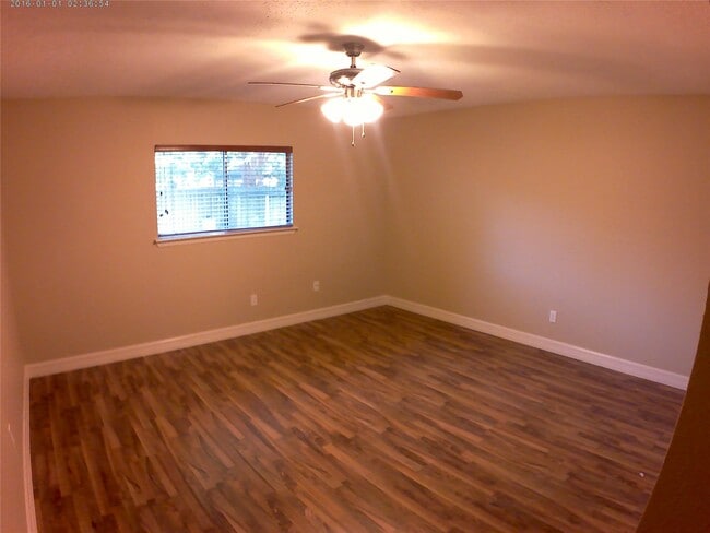Building Photo - 12614 Day Hollow Ln