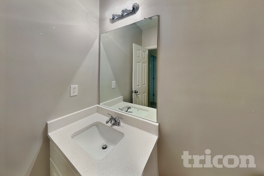 Building Photo - 5743 Village Loop