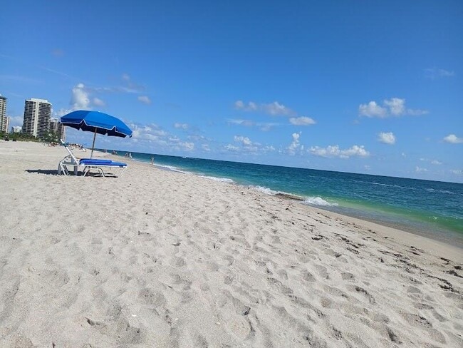 Primary Photo - 3600 N Ocean Dr