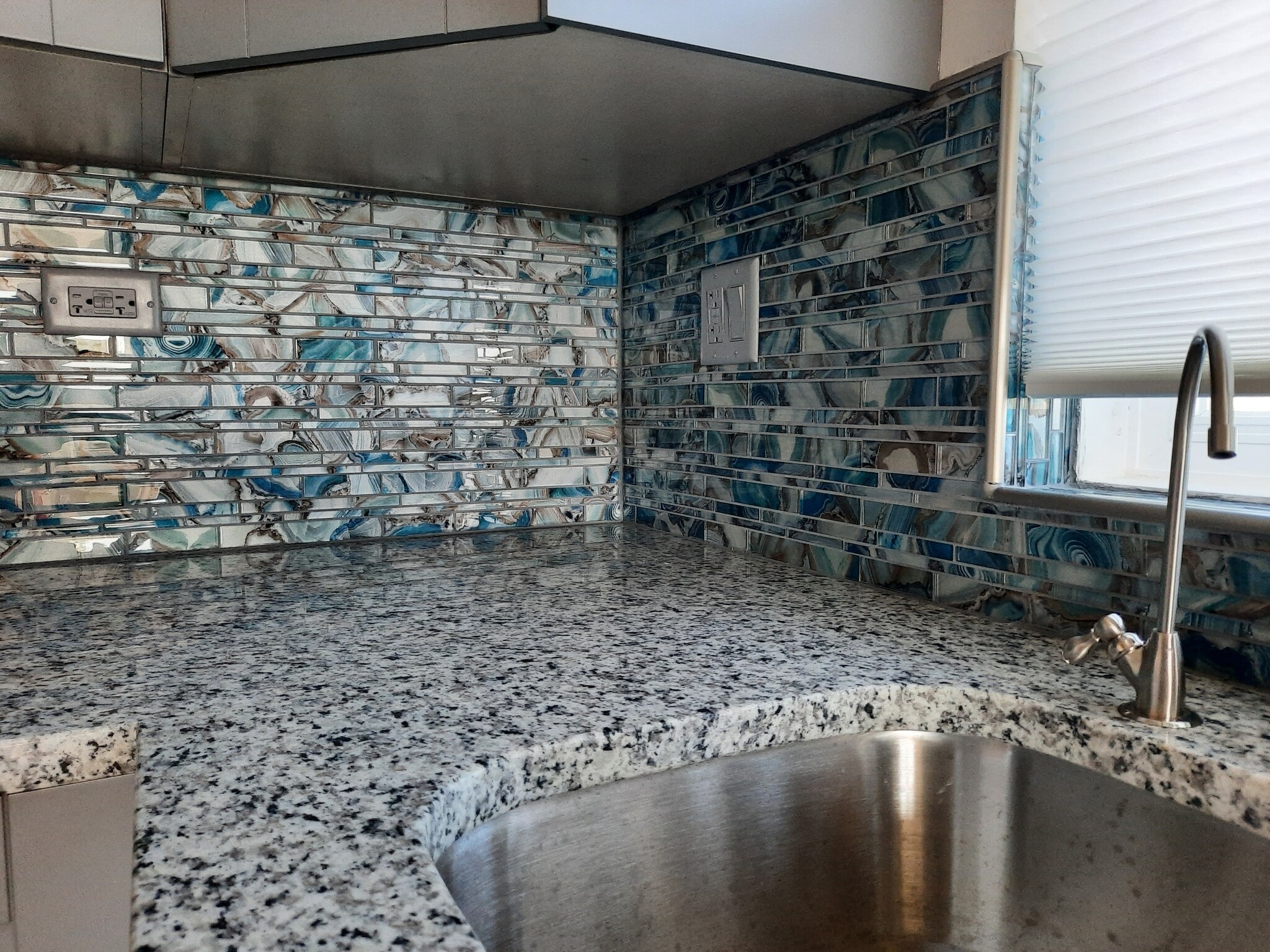 Granite countertop and glass tile backsplash detail - 434 Clinton Pl