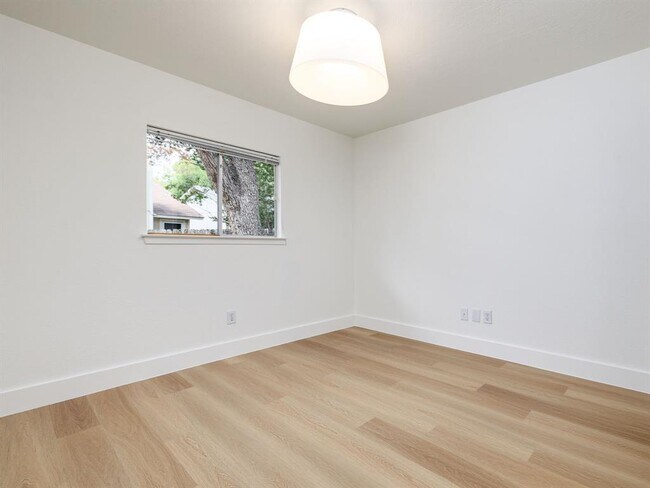 Building Photo - 13000 Meadowheath Cove