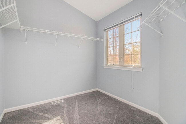 Building Photo - 5974 Versailles Ave E