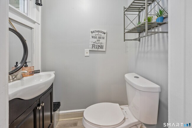 Building Photo - 19 Cumley St