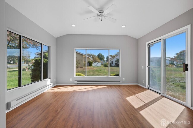 Building Photo - 351A Jutland Dr