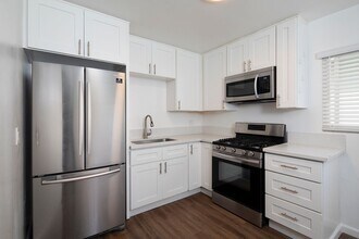 Building Photo - *MOVE-IN SPECIAL!* North Park 2 BR with Parking and WASHER/DRYER!
