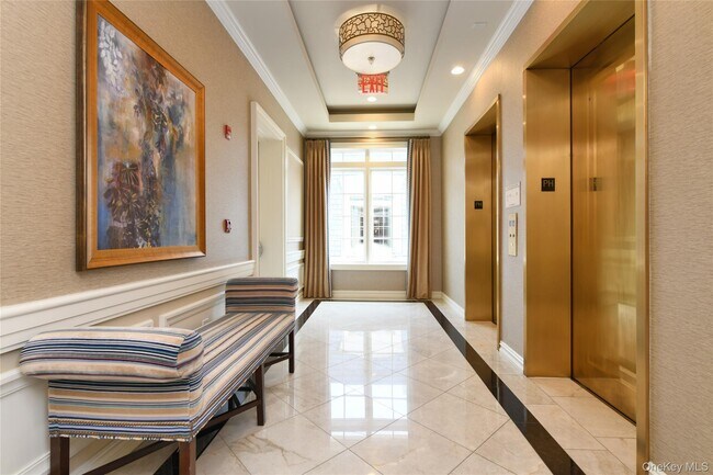 Building Photo - 5000 Royal Ct