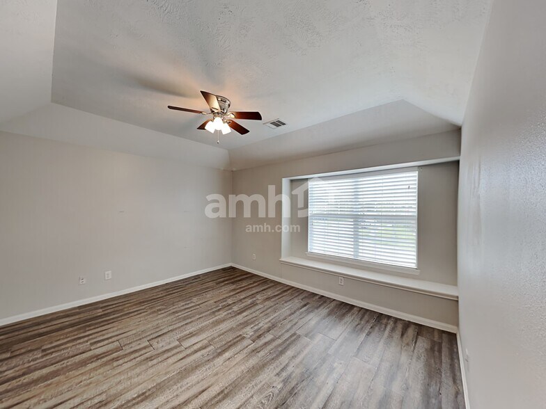 Building Photo - 13323 Ambrosa Dr