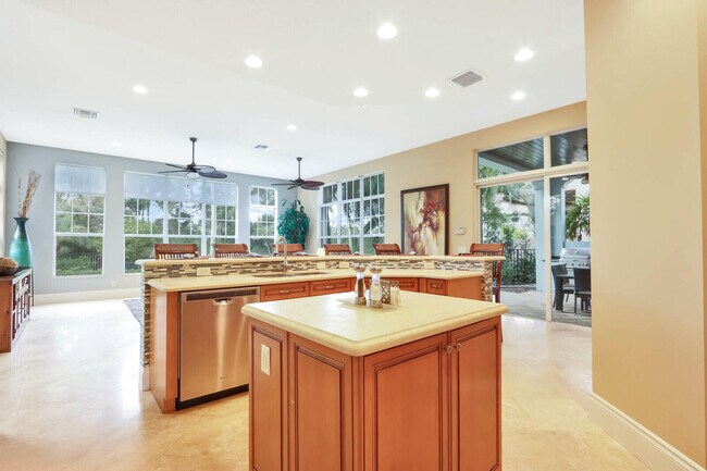 Building Photo - 124 Tulip Tree Ct