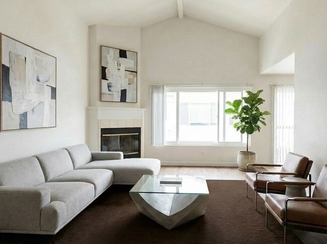 Building Photo - AVAILABLE JUNE!~ BEAUTIFUL & SPACIOUS 3BD/2BA TOWNHOUSE IN CROWN POINT - $4,895/MO!