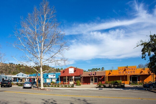 Building Photo - 2 WEEKS FREE! Gorgeous 1 BR with AC and Pa...