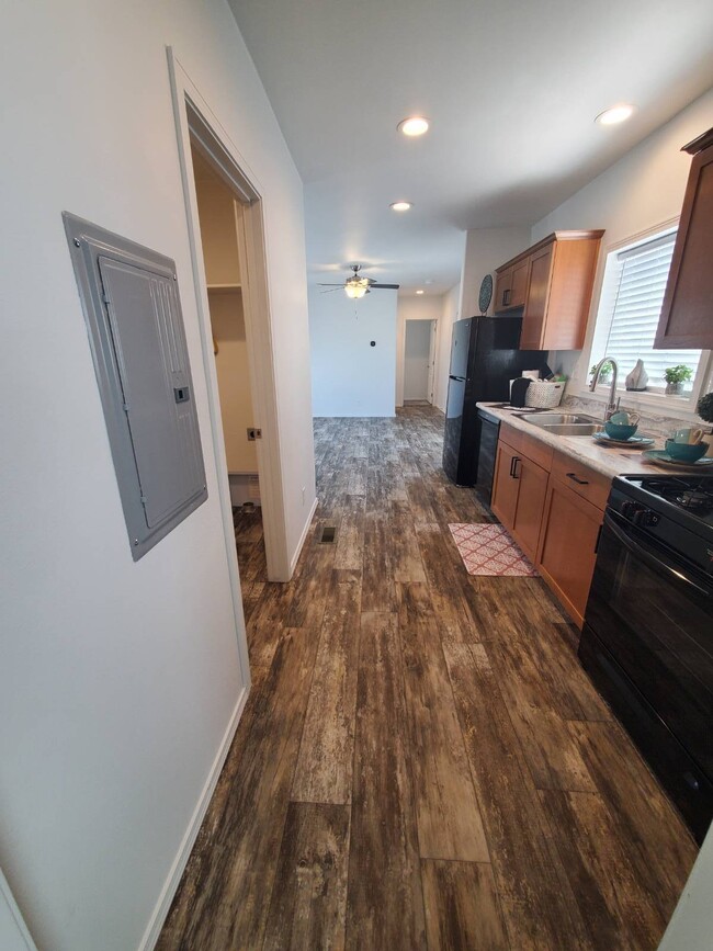 Building Photo - 4100 N Romero Rd