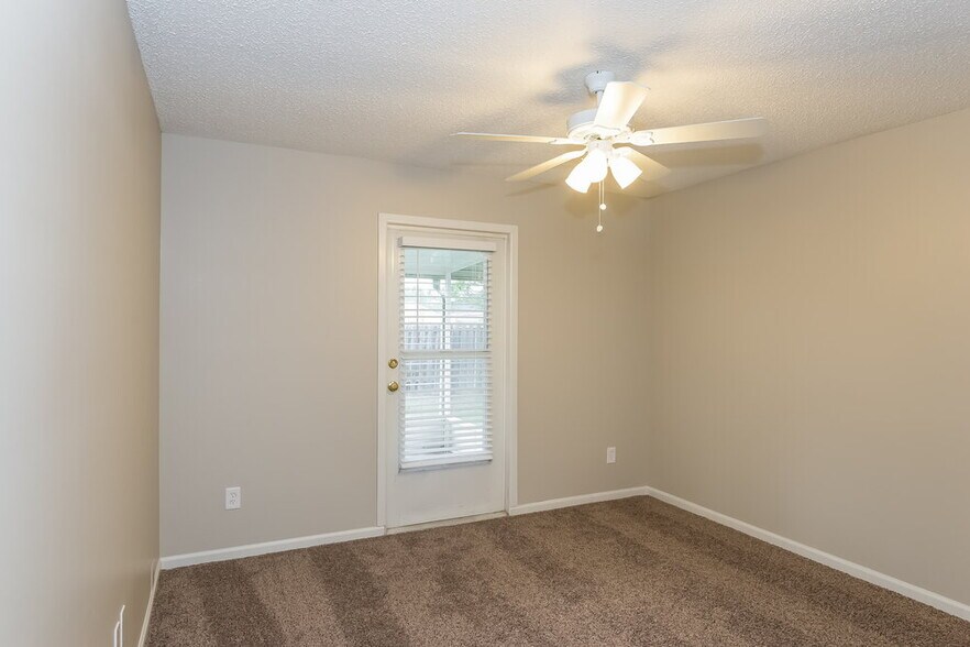 Building Photo - 2041 Hunters Trace Cir