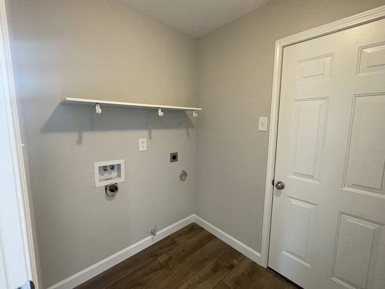 Building Photo - 10827 Sageriver Dr