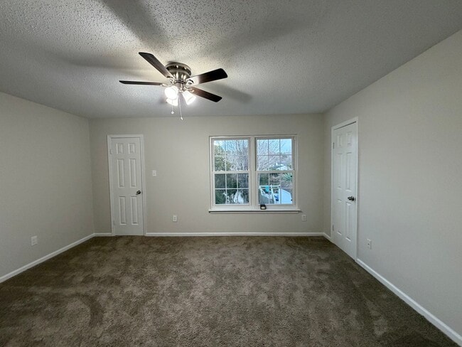 Building Photo - LANDSTOWN LAKES