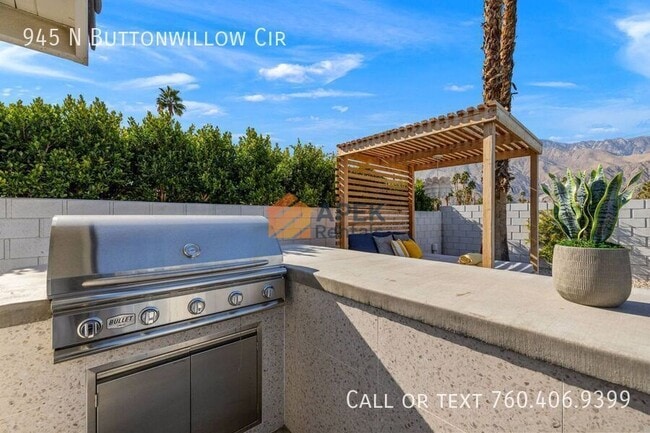 Building Photo - 945 N Buttonwillow Cir