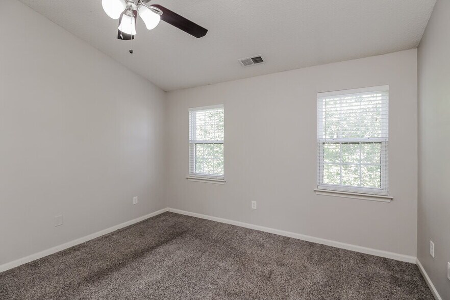 Building Photo - 6822 Chieftain Dr