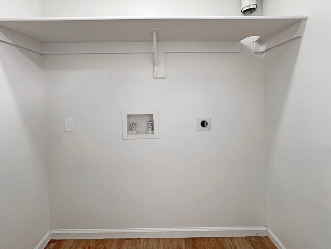 Building Photo - Minutes from Adrian College************** Massive 2 Bedroom 2 Bath*****************Rent $1,150/month