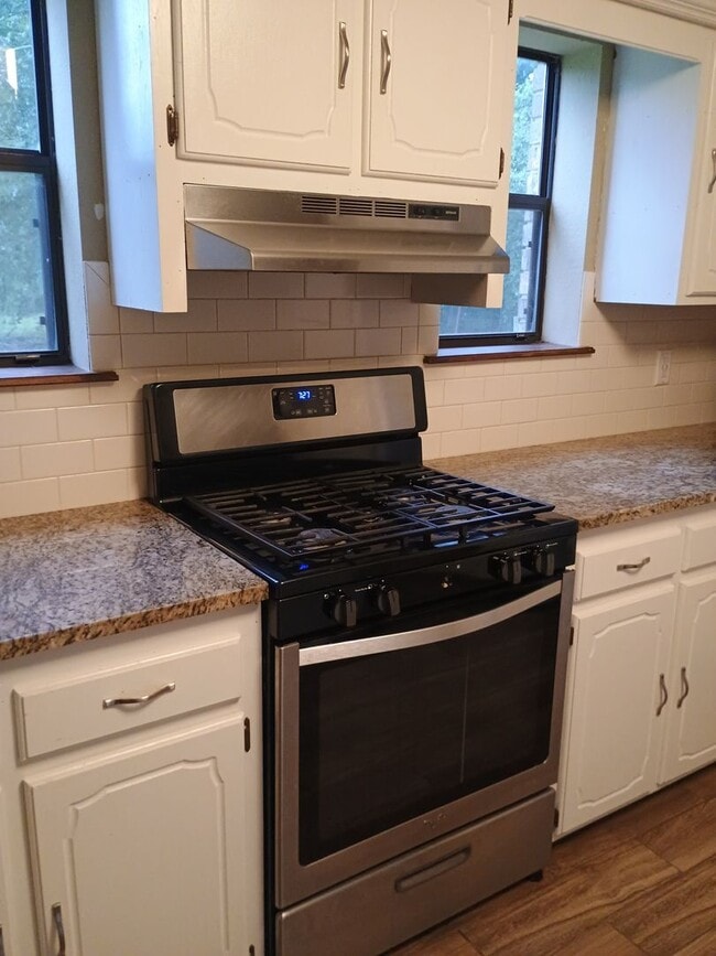 Building Photo - Country living at its BEST ! 3 bedroom 2 b...