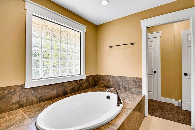 Building Photo - 31340 Brookline Rd