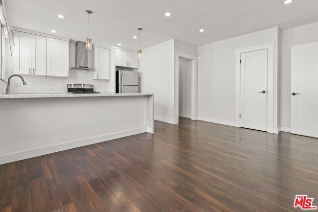 Building Photo - 1756 N La Brea Ave