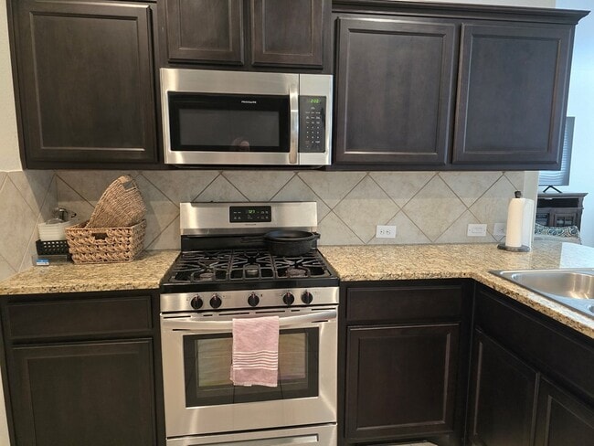 Building Photo - 6911 Longfellow Ranch Rd