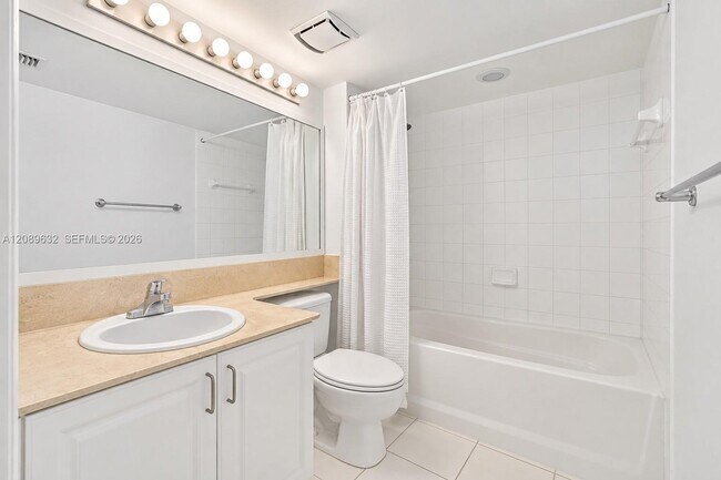 Building Photo - 1155 Brickell Bay Dr