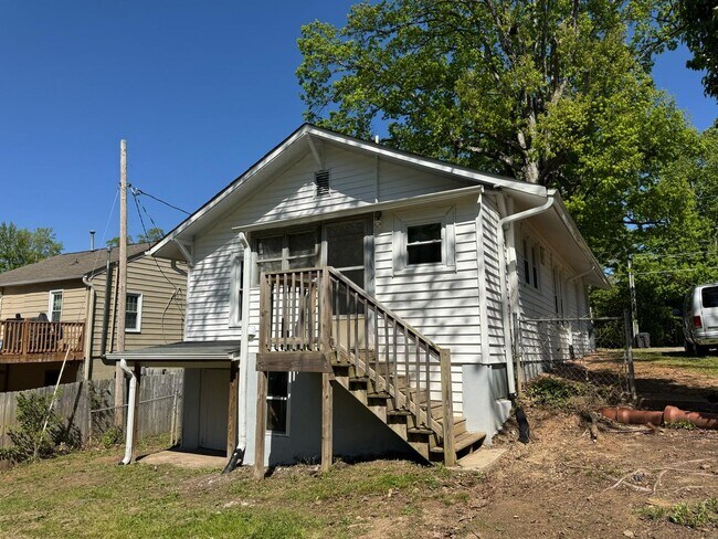 Building Photo - 1421 N Hamilton St