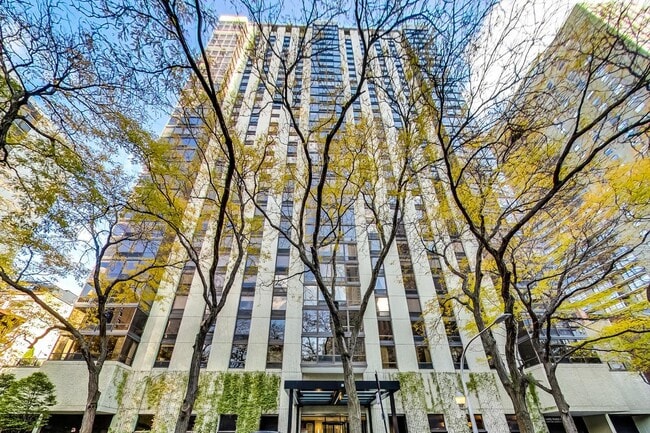 Building Photo - 100 E Bellevue Pl