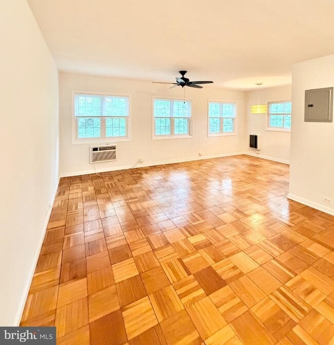 Building Photo - 3540 Martha Custis Dr