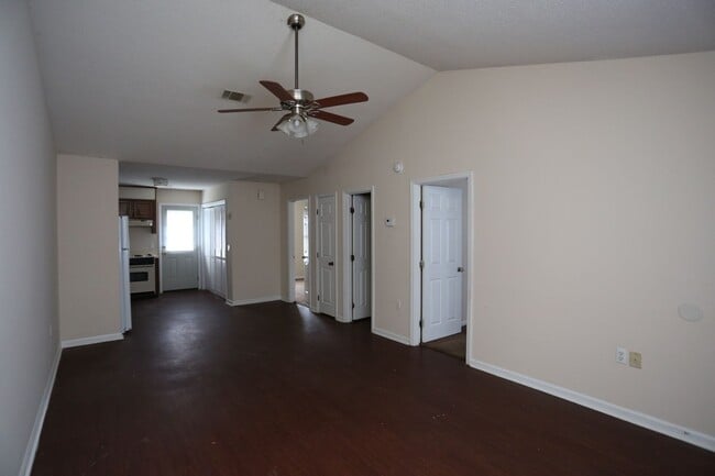 Building Photo - 2 Bedroom at Stadium Walk