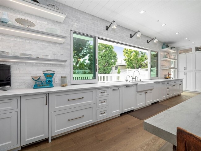 Building Photo - 3403 Laurel Ave