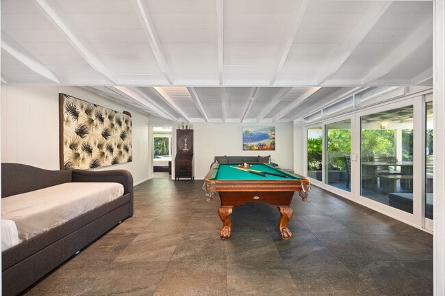 Building Photo - 456 Portlock Rd