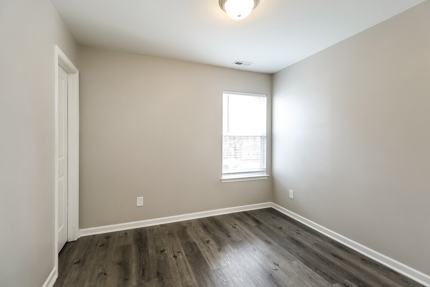 Building Photo - 5012 Broad Leaf Ct