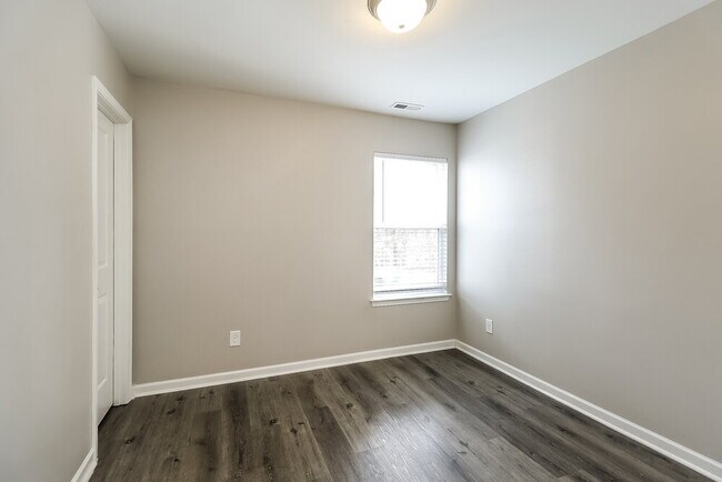 Building Photo - 5012 Broad Leaf Ct