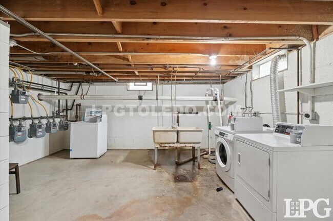 Building Photo - 3320 Arlington Ave
