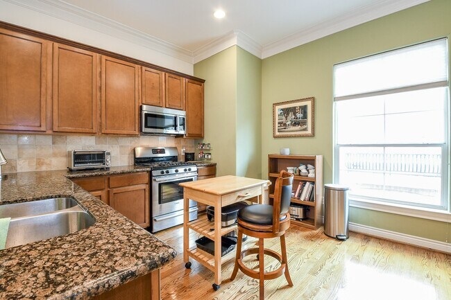 Building Photo - 9127 Harbor Hills Dr