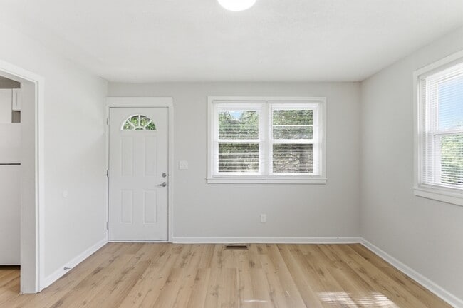 Building Photo - 297 S Benedict Ave