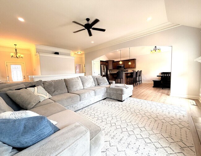 Building Photo - 8123 Autumn Dr