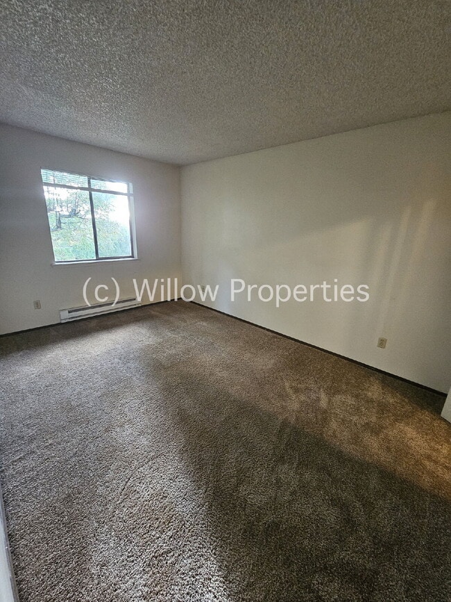 Building Photo - Two Bedroom Condo in North Tacoma