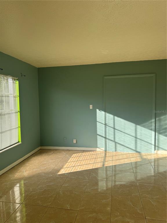 Building Photo - 2223 Village Ct