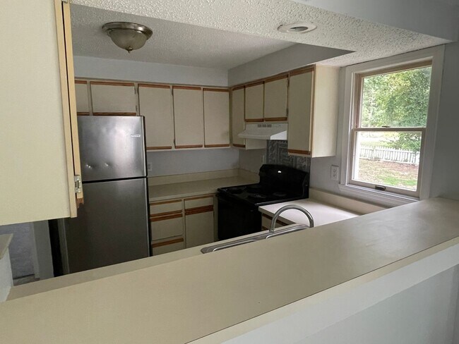 Building Photo - Spacious Chesterfield 2 Story