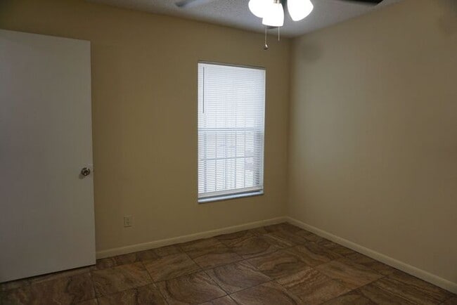 Building Photo - 2 Bedroom / 2 Bath townhouse close to NAS and interstate 95