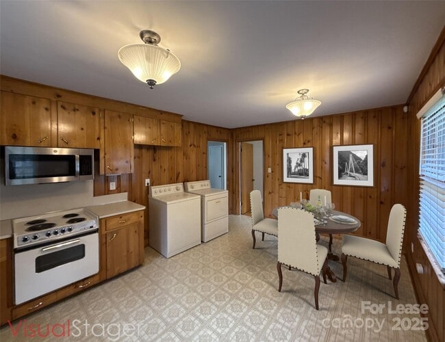 Building Photo - 1521 Woodhill Ln