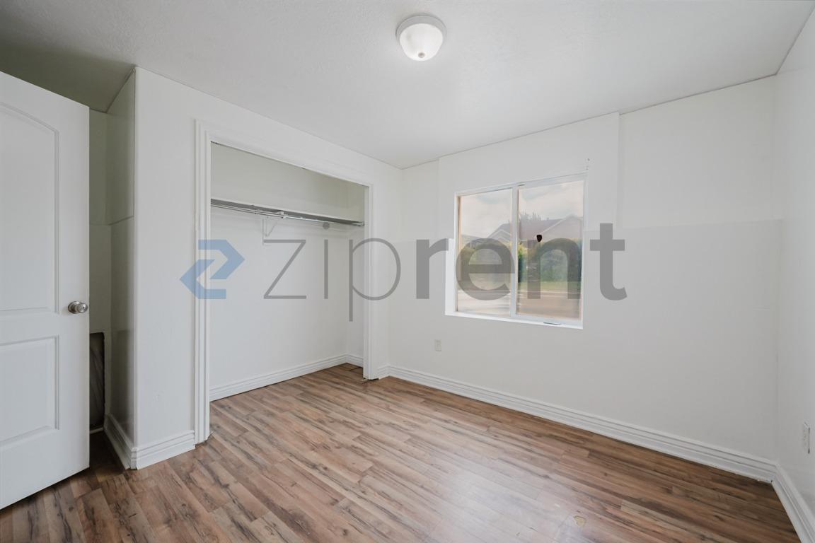 Building Photo - Unit