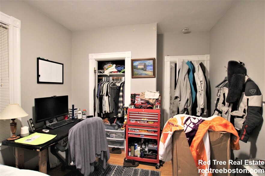 Building Photo - 8 Sunset St