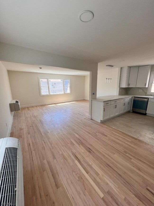 Primary Photo - 72 69th St